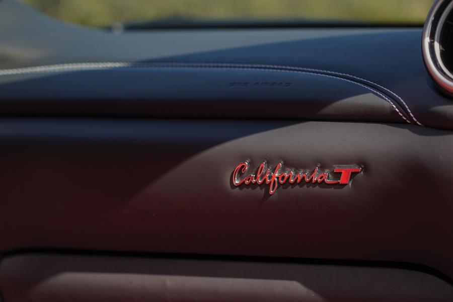 Детали интерьера Ferrari California T The Lucybelle (231547) 2018 года  (фото 11 из 29)